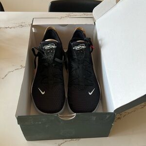 Lebron XVI Low Sneakers